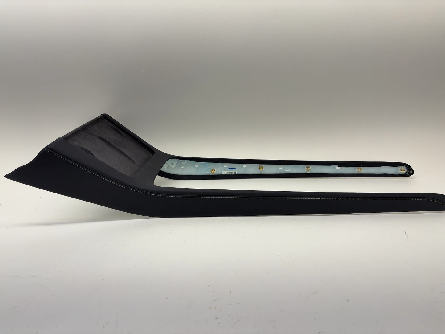 2025 Tesla Model Y Center Console 2.0 Trim 1755541-00-B