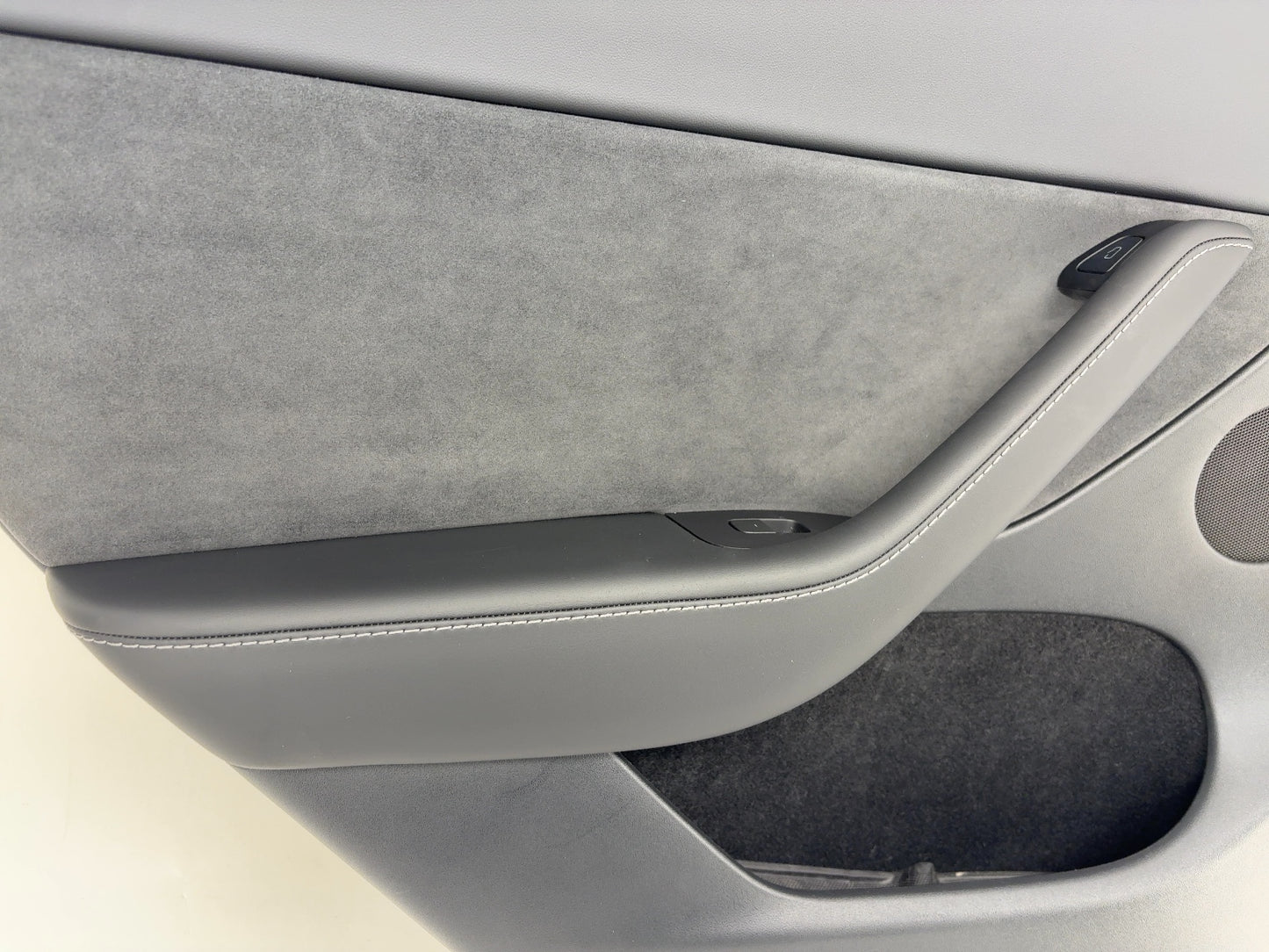 2022-2023 Tesla Model Y Rear Left Door Panel 1997296-00-A