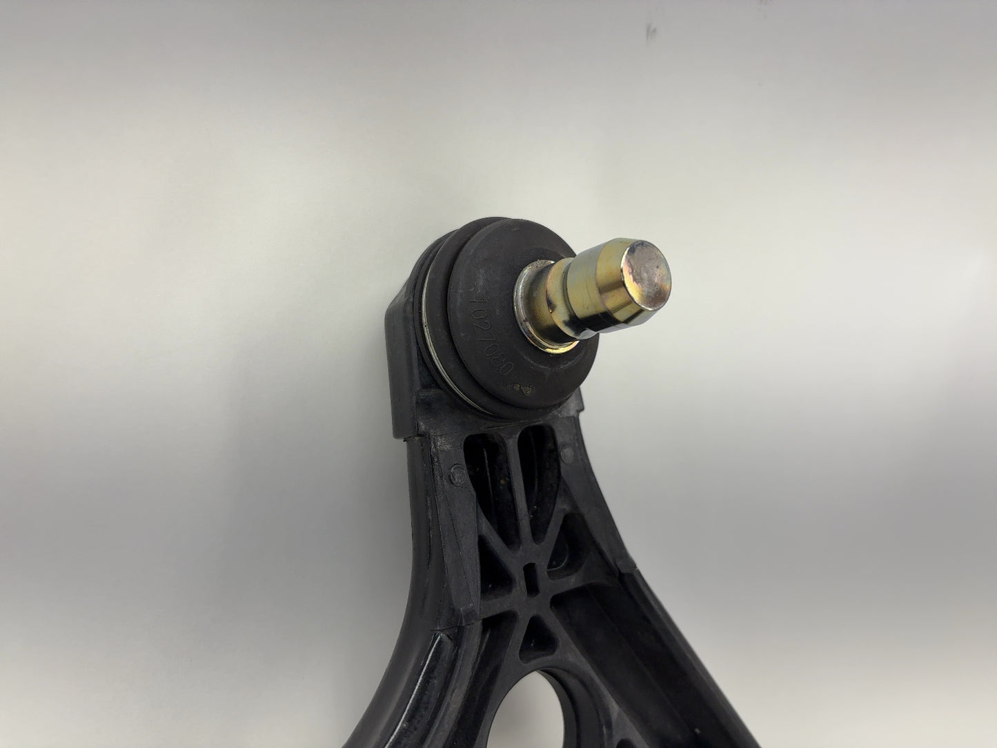 2018 Tesla Model X Front Right Upper Control Arm 1027327-00-F