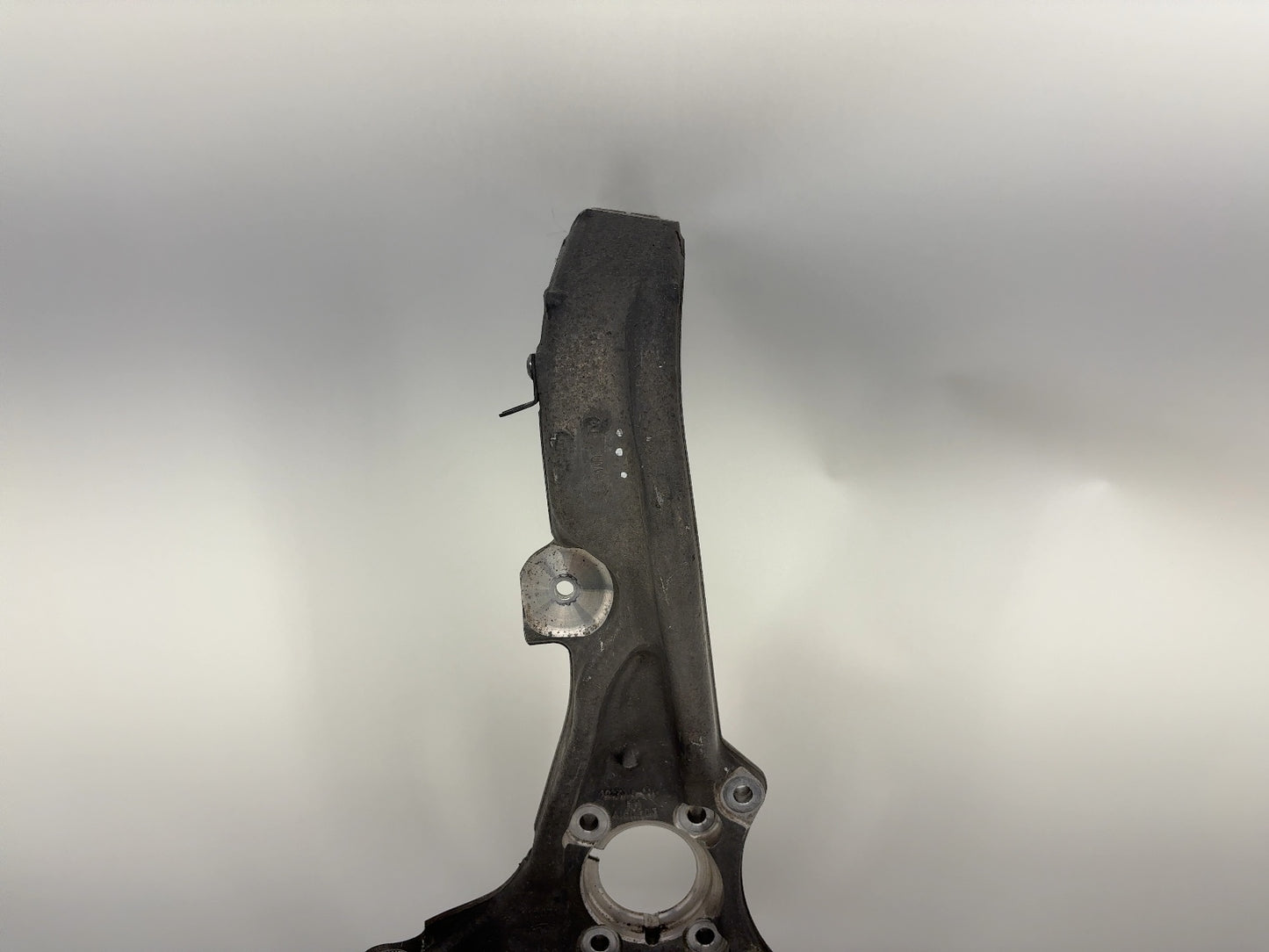 2018 Tesla Model X Front Right Knuckle 1027316-00-F