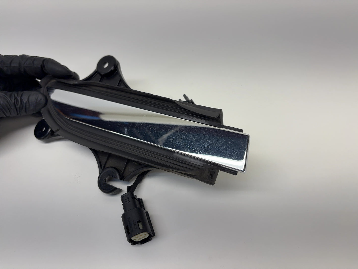 2018 Tesla Model X Front Right Door Handle 1035419-00-E