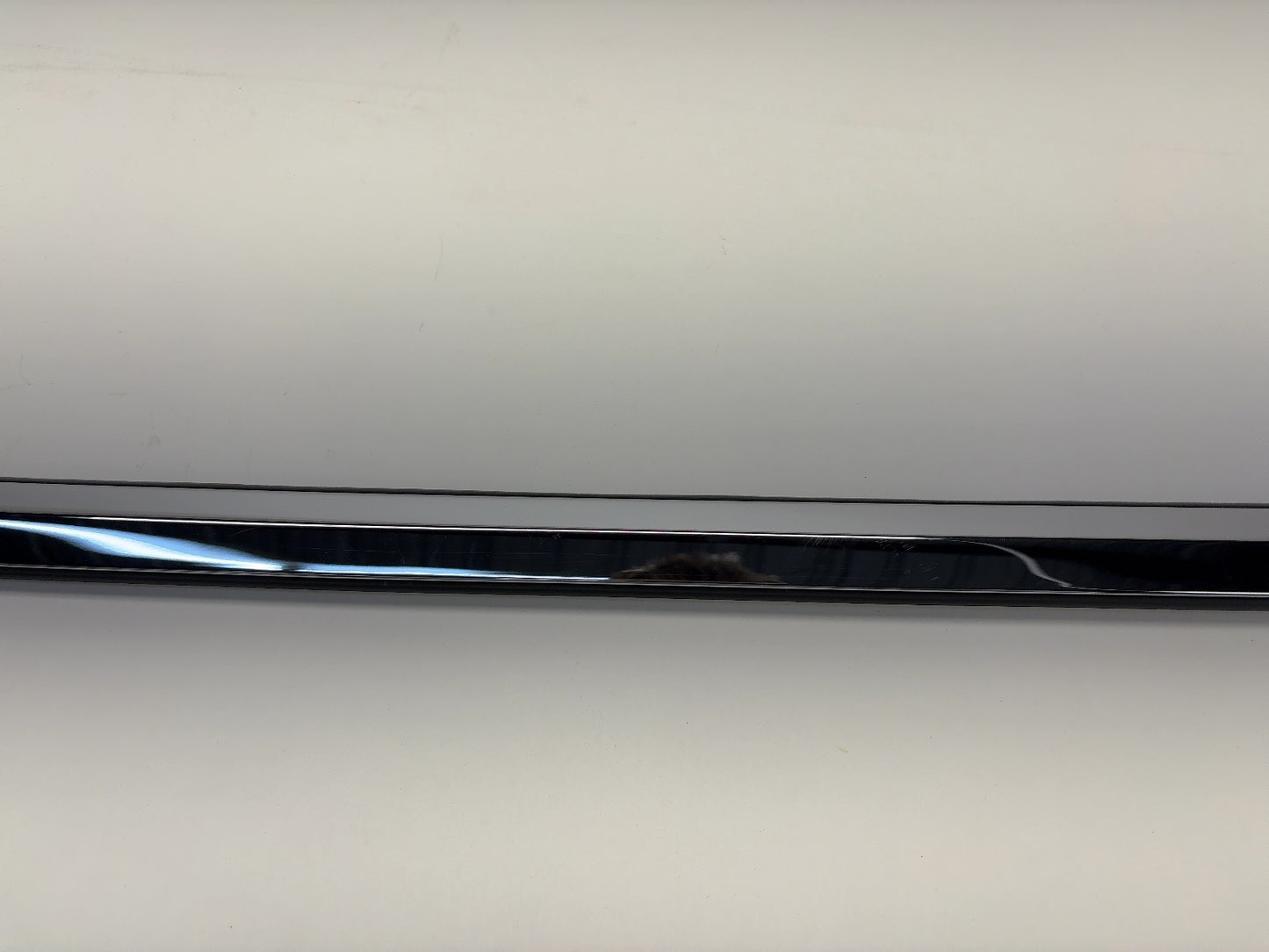2018 Tesla Model X Front Right Door Belt Molding 1098684-00-D