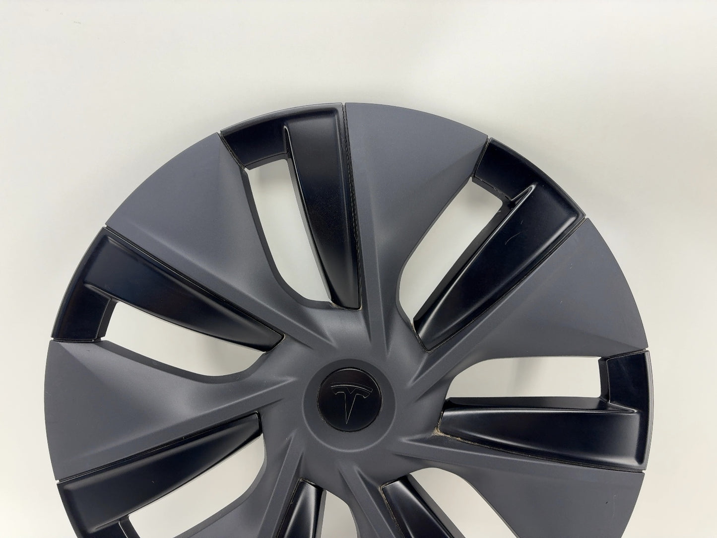 2024 Tesla Model Y Wheel Cover 19 Inch Gemini Black 1044235-01-F