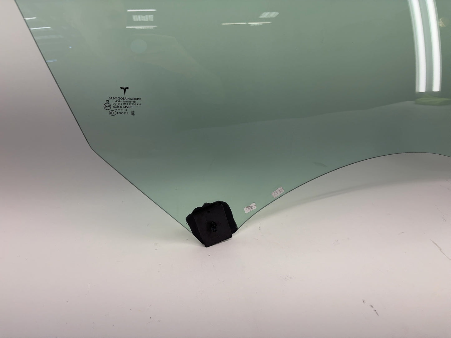 2021-2023 Tesla Model 3 Front Right Door Glass Laminated 1568569-00-C