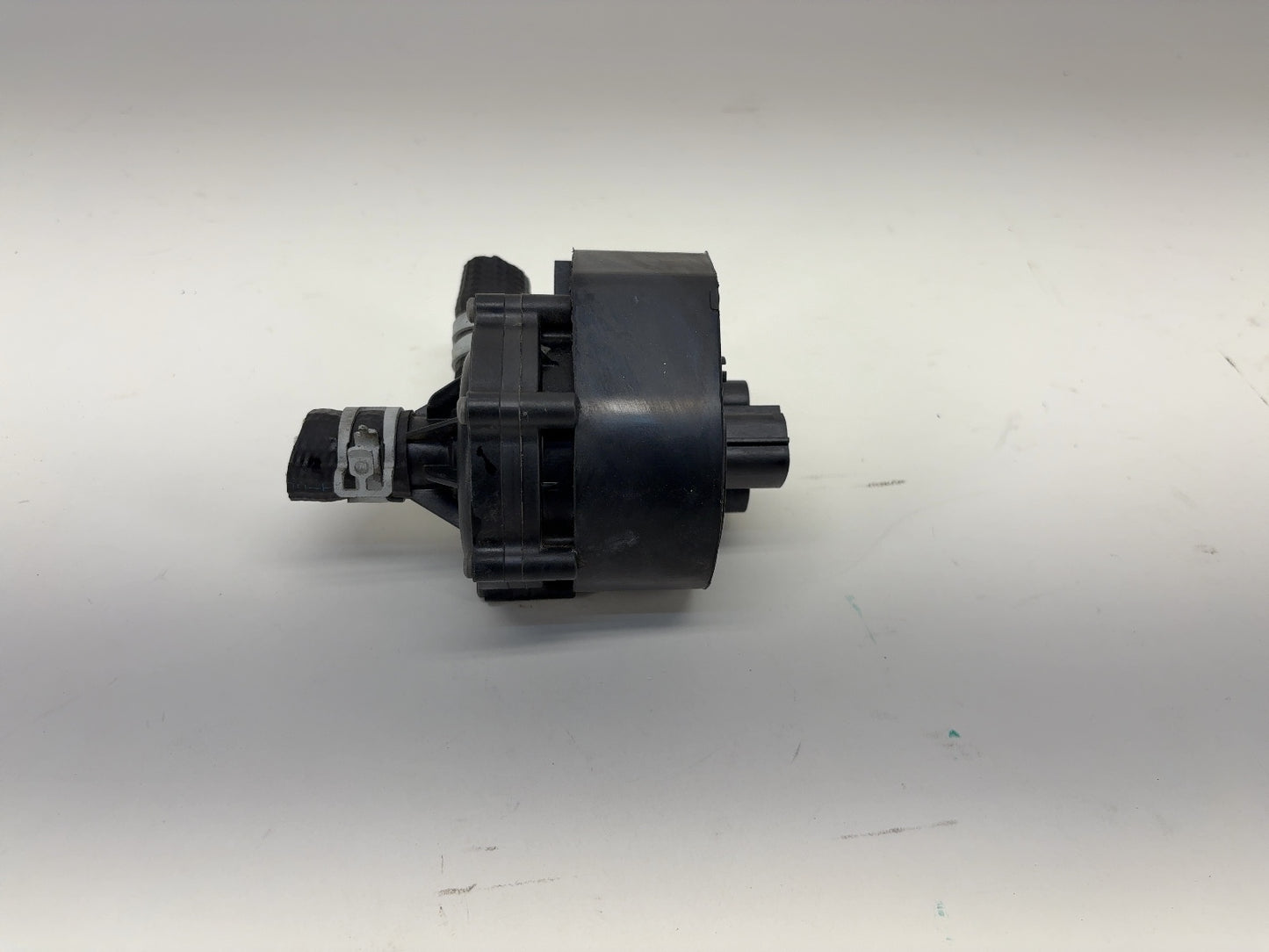 2017 Tesla Model X BWD Coolant Pump 1054529-00-F