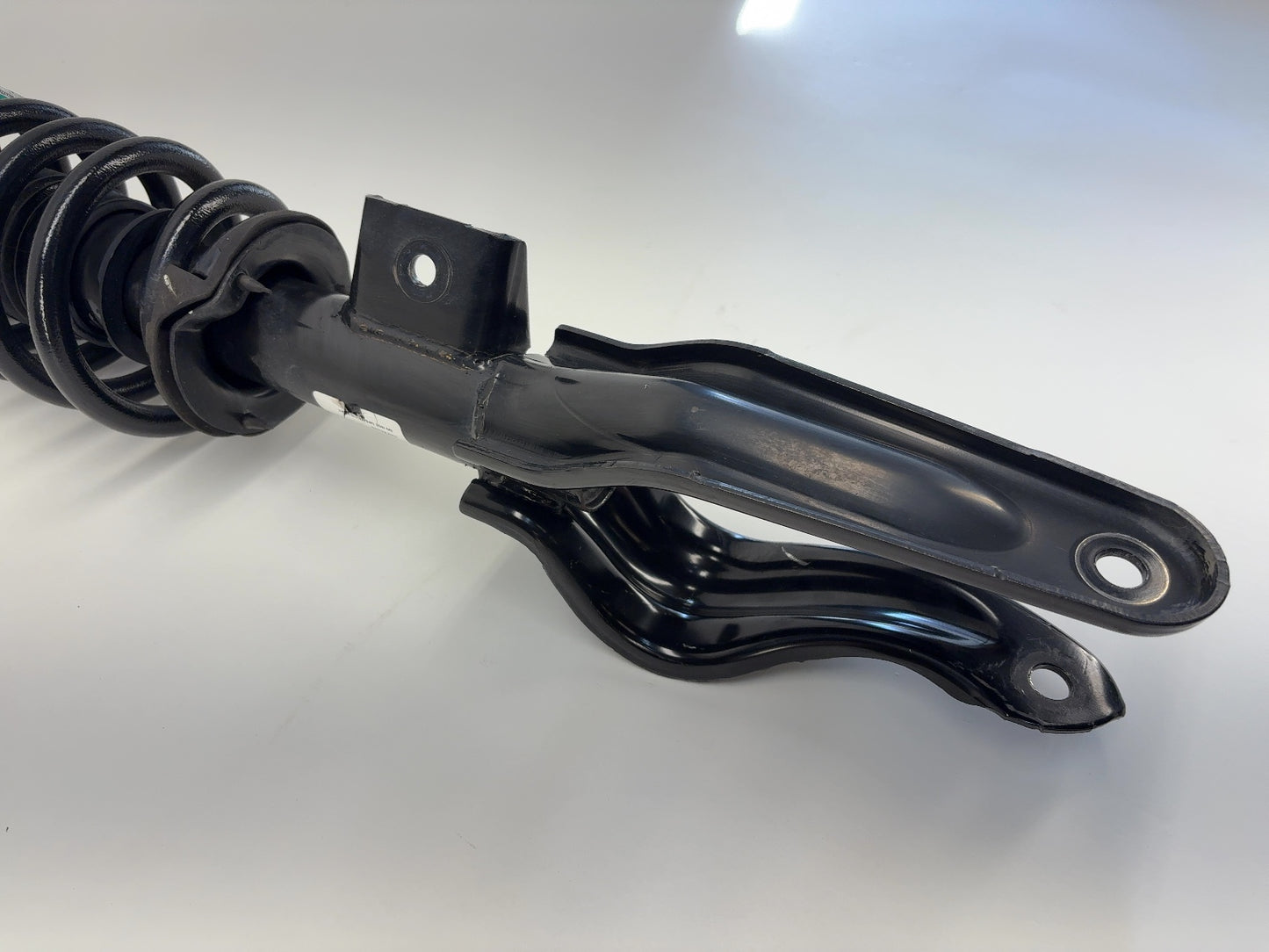 2021 Tesla Model Y Front Right Strut Absorber 1188368-00-E
