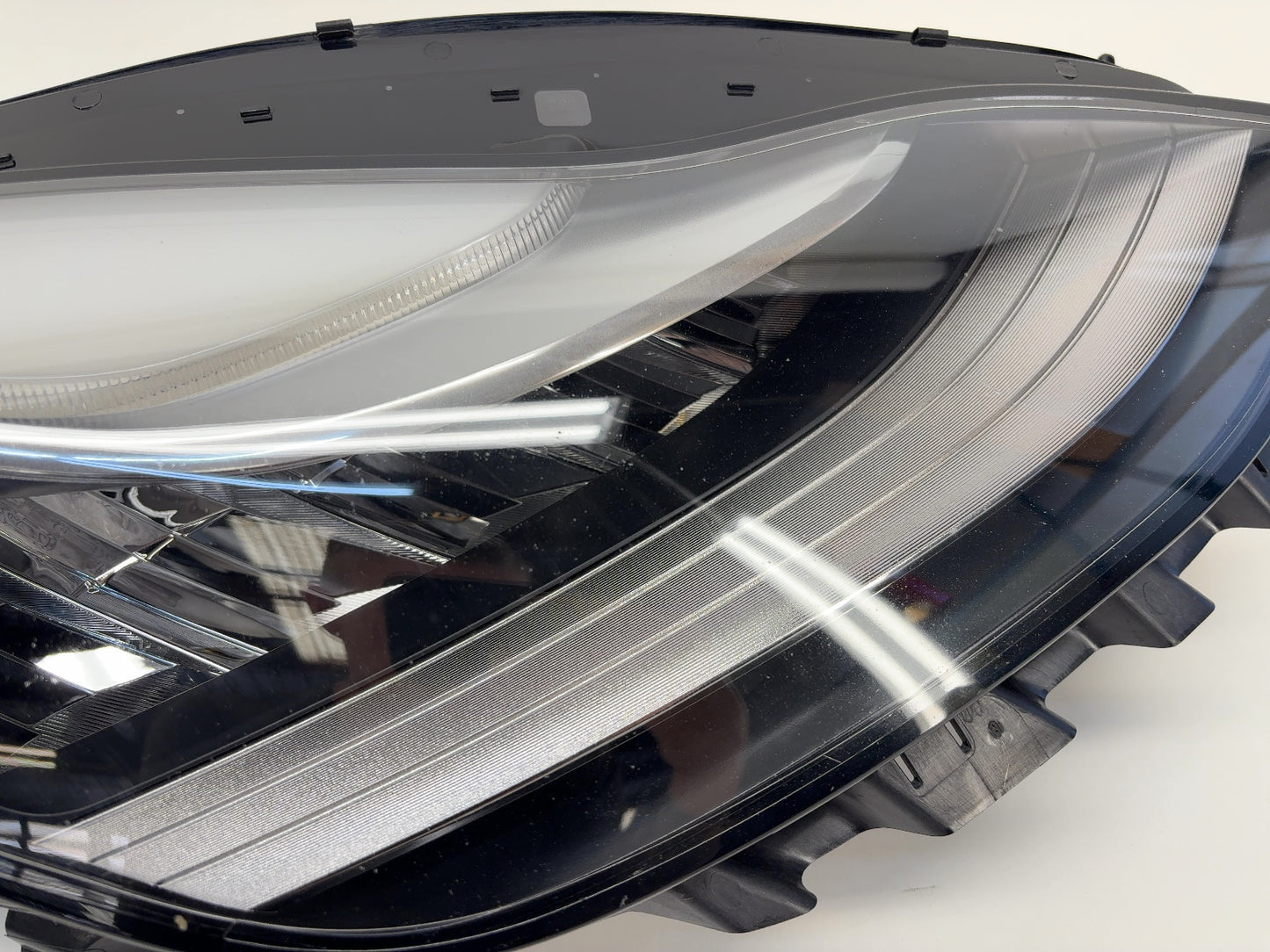 2021 Tesla Model Y Right Headlamp 1077372-00-K