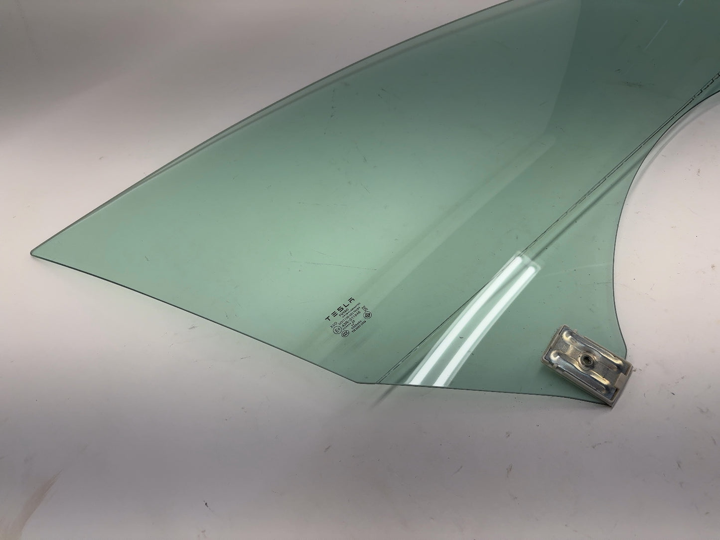 2024-2025 Tesla Model 3 Highland Front Right Door Glass Laminated 1773076-00-D