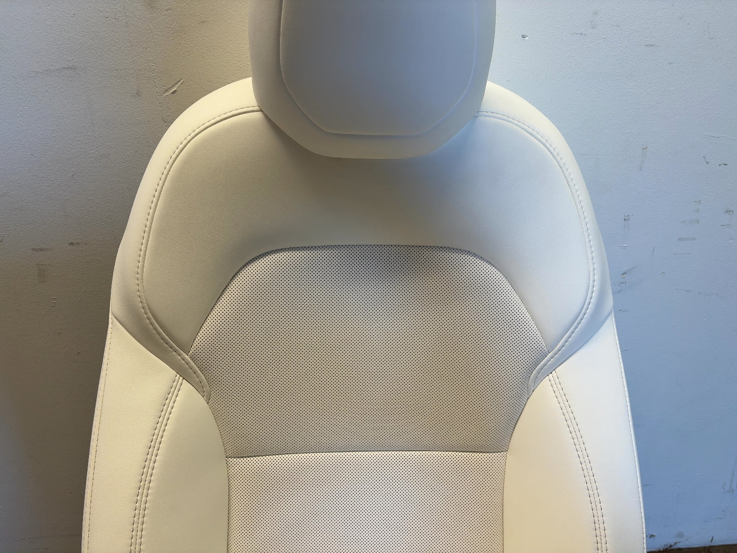 2024 Tesla Model 3 Front Right Passenger Seat Assembly White 7754324-02-B