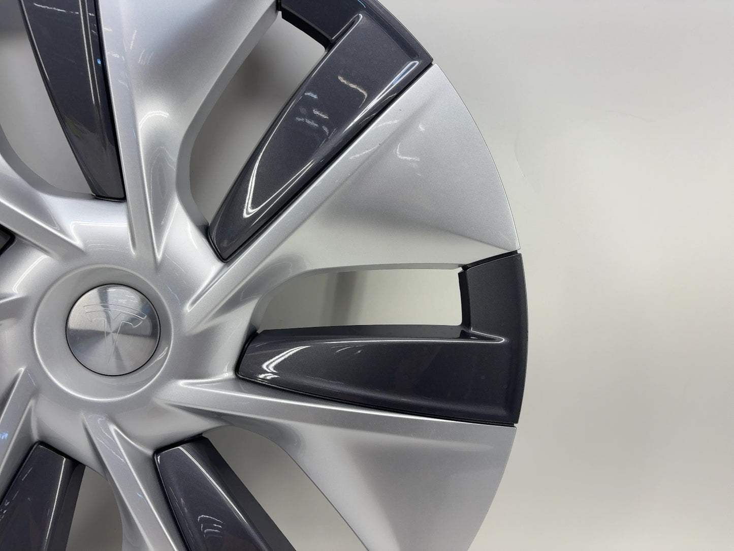 2021-2024 Tesla Model Y Wheel Cover 19 Inch Gemini Silver 1044235-00-C
