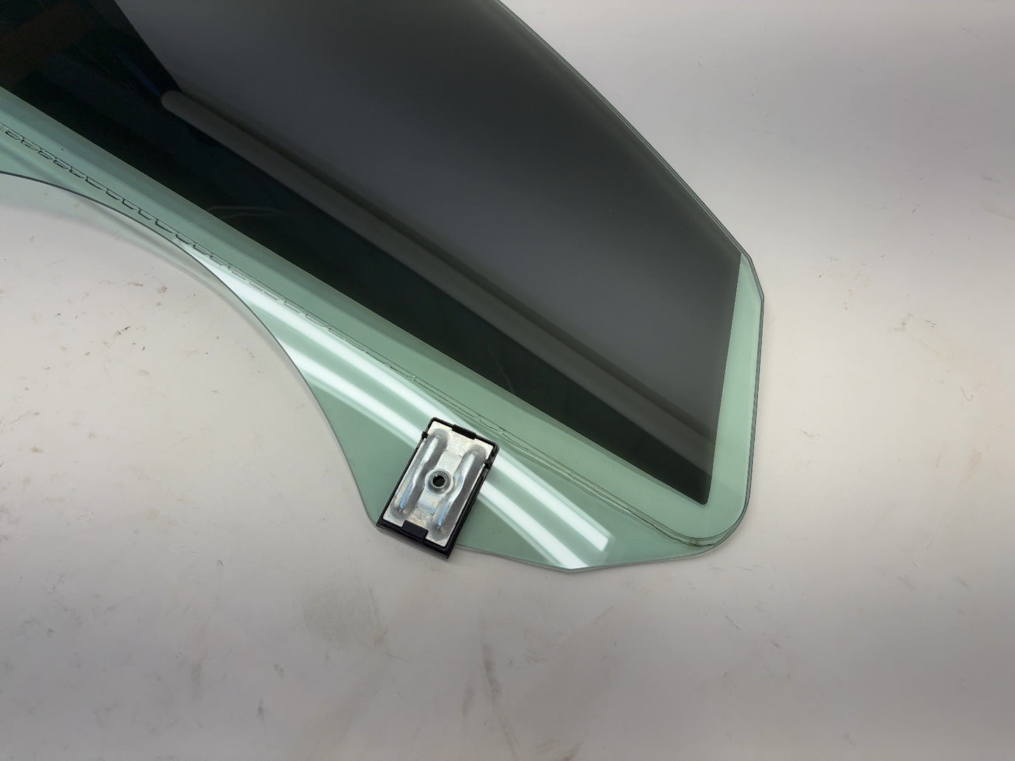 2024-2025 Tesla Model 3 Highland Front Right Door Glass Laminated 1773076-00-D