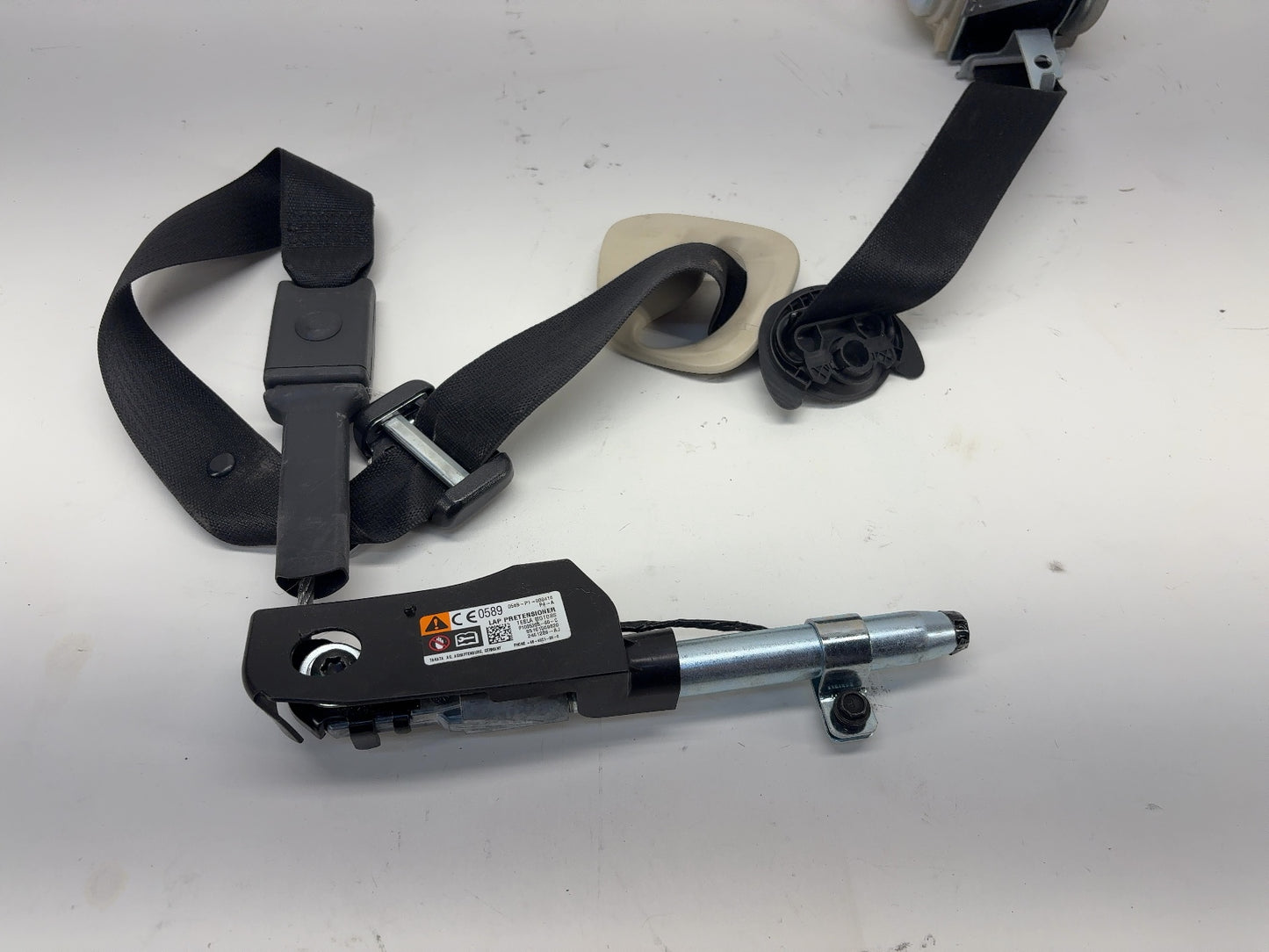 2015 Tesla Model S Front Right Seatbelt With Pretensioner 1048259-02-A