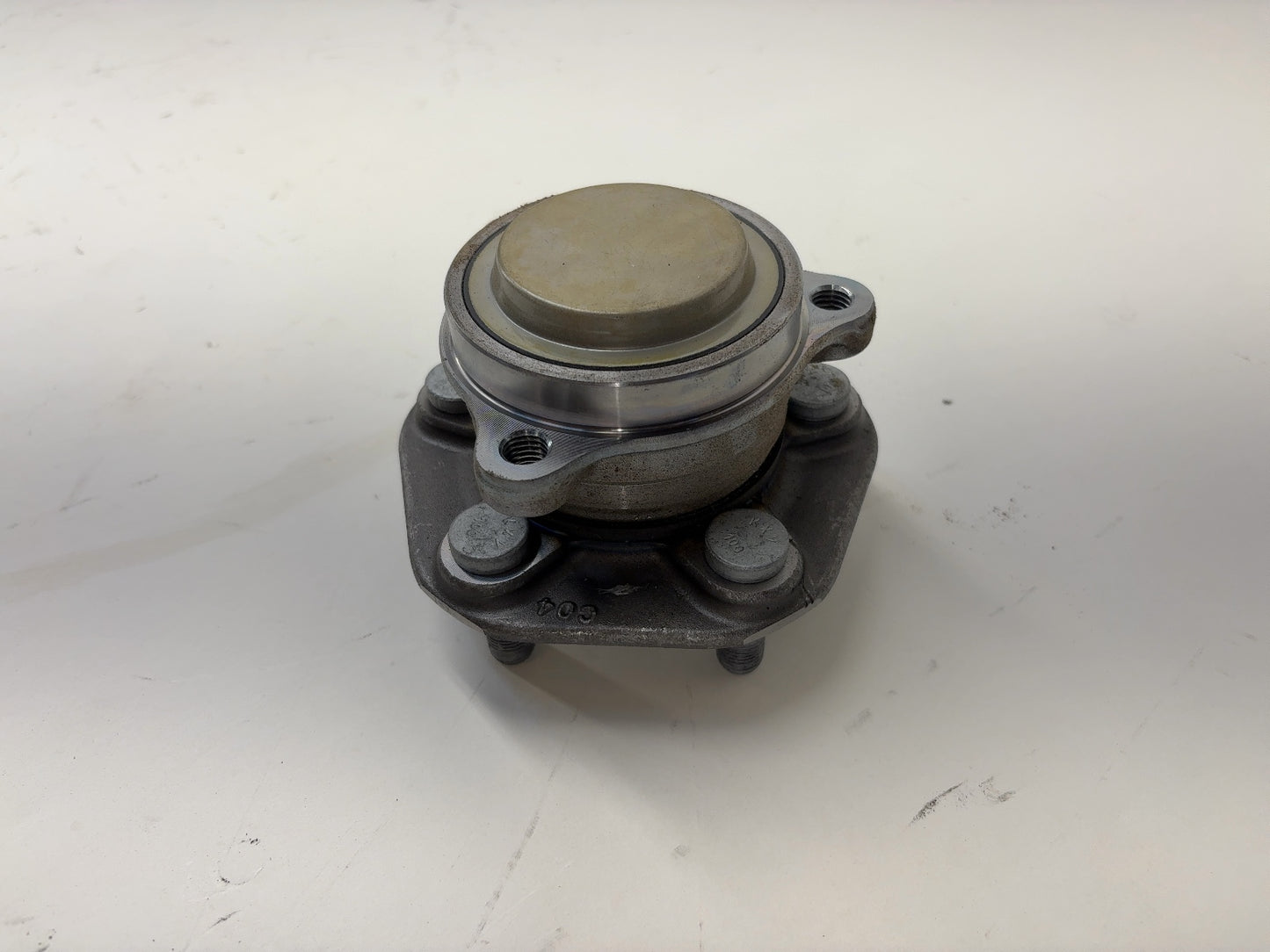2025 Tesla Model 3 Highland Front Non Driven Hub 1044122-00-E
