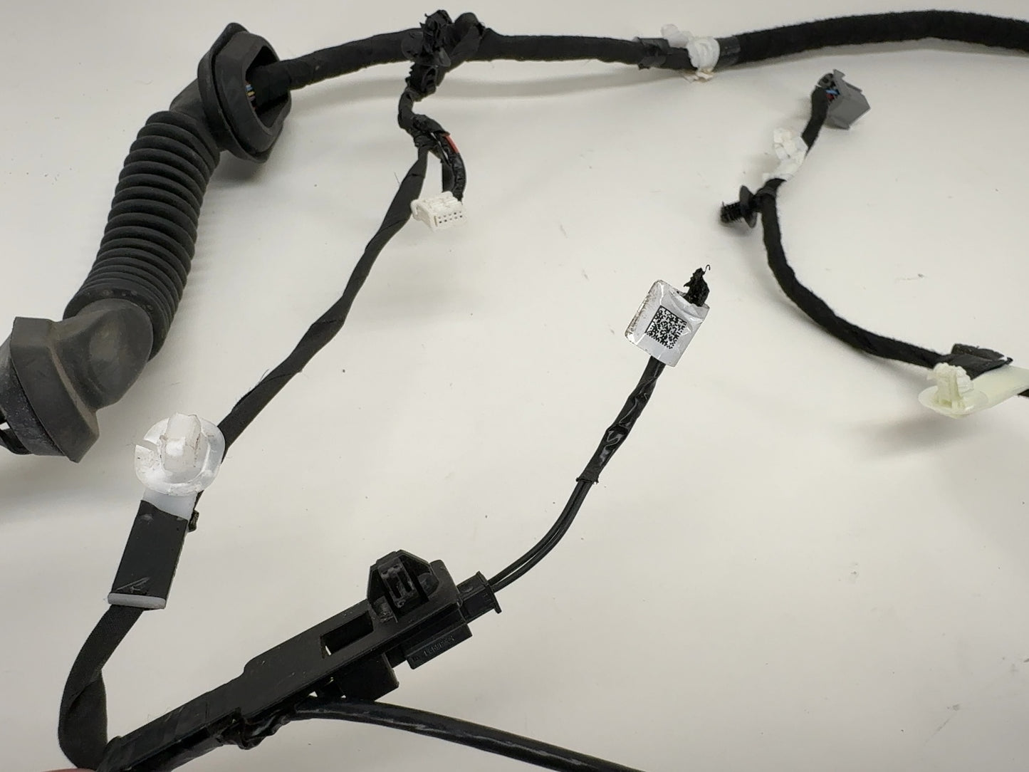 2026 Tesla Model Y Juniper Harness Liftgate Damaged 1933904-00-D