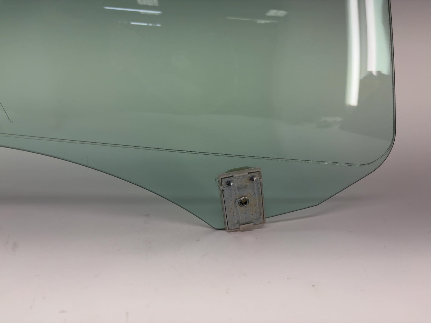 2024-2025 Tesla Model 3 Highland Front Right Door Glass Laminated 1773076-00-D