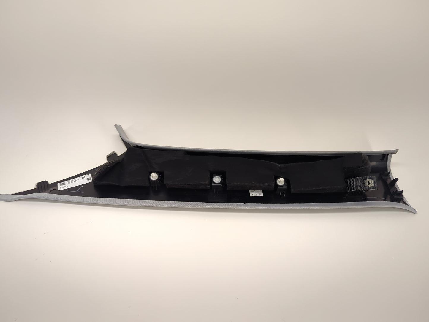 2024-2025 Tesla Model 3 A Pillar Upper Right Trim 1731774-20-H