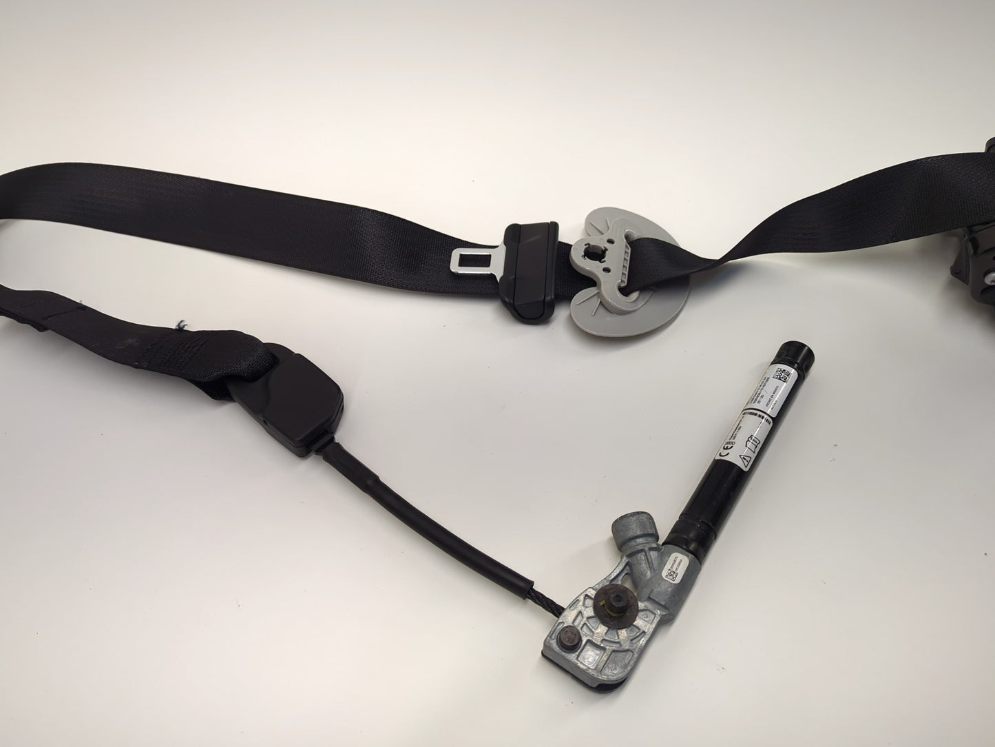 2021-2022 Tesla Model Y Front Left Seat Belt w Prentensioner 1493782-01-C