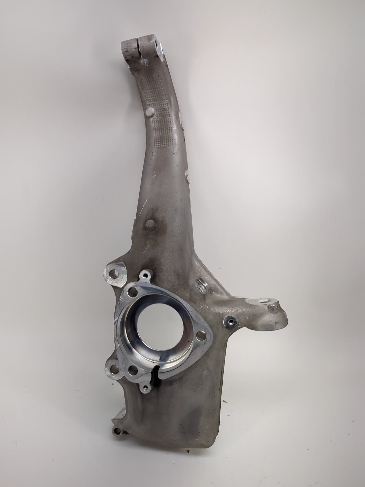 2022-2023 Tesla Model 3 Front Right Knuckle 1044316-00-E