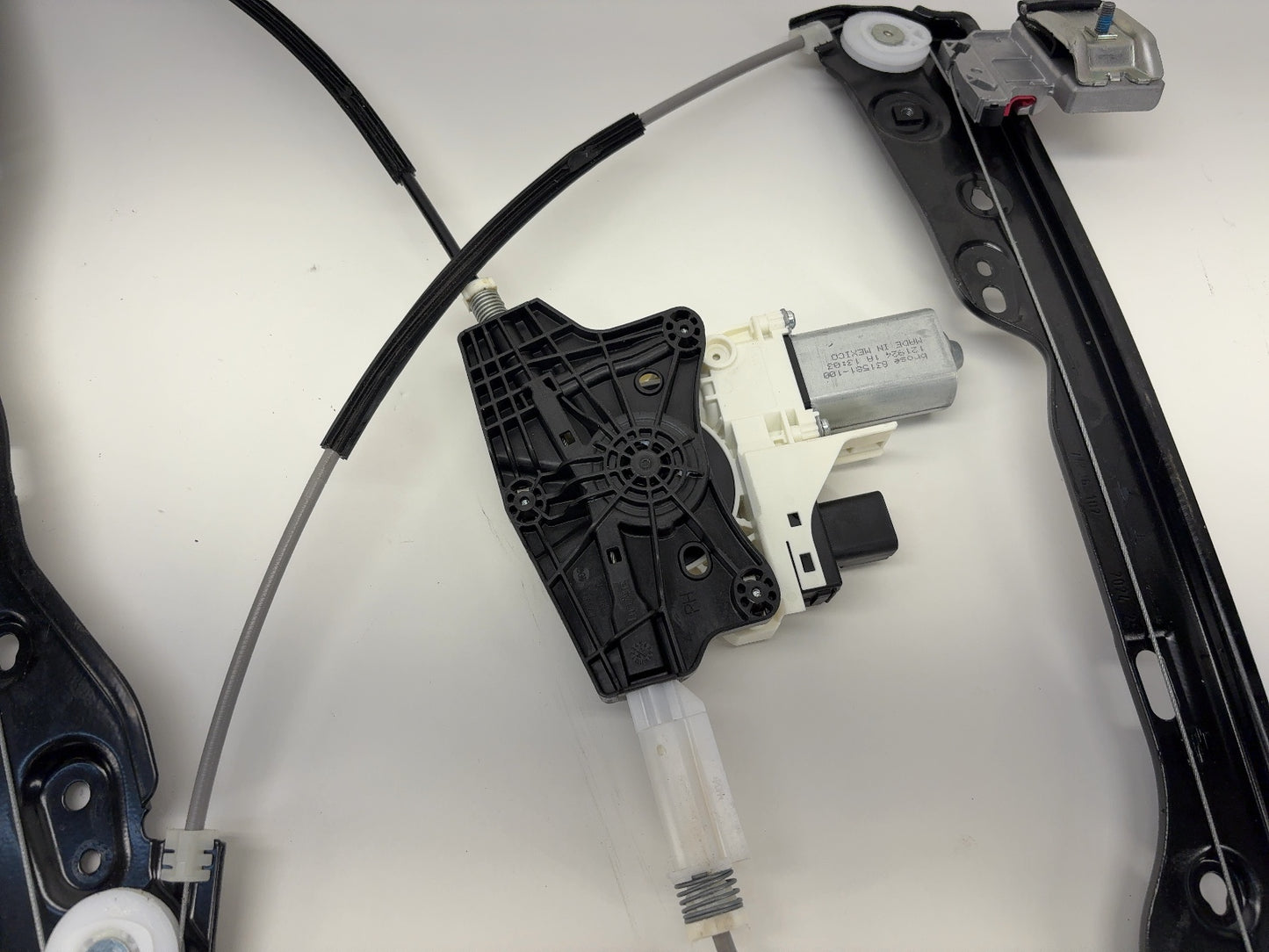2024-2025 Tesla Model Y Front Right Door Window Regulator 1526801-00-G