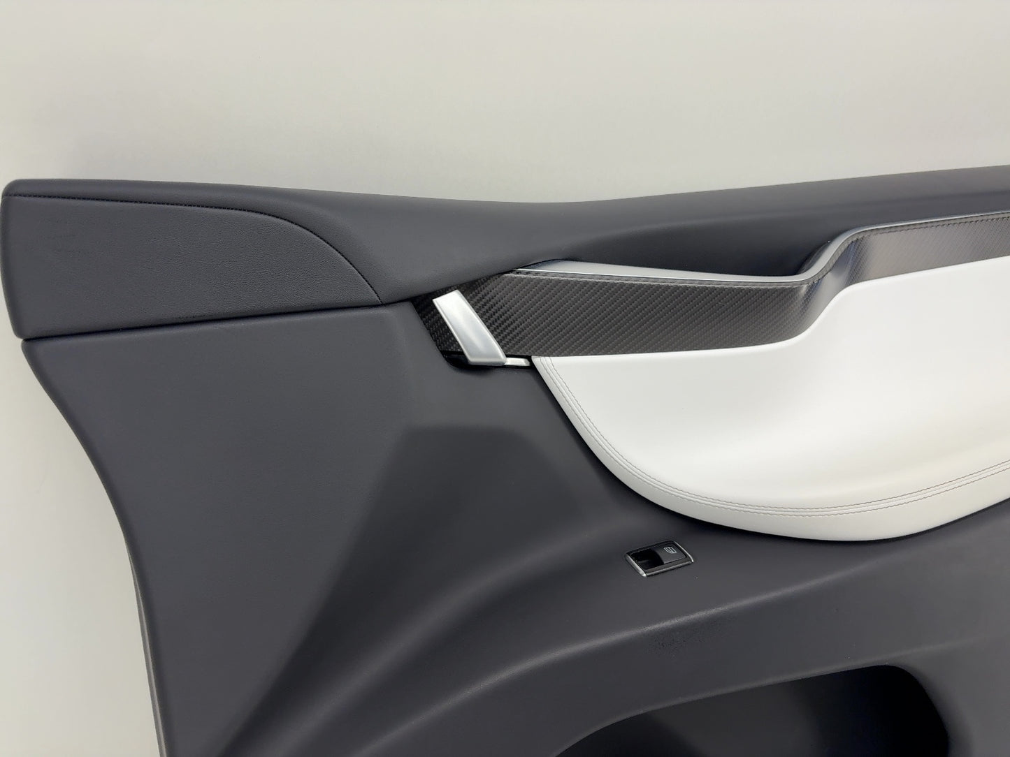 2018 Tesla Model X Front Right Door Panel White 1055483-18-M
