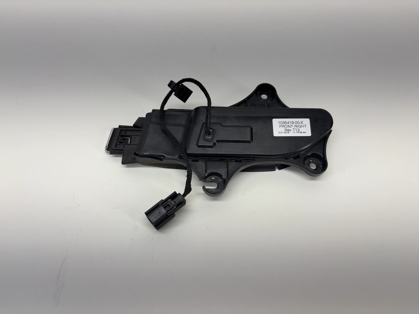 2018 Tesla Model X Front Right Door Handle 1035419-00-E