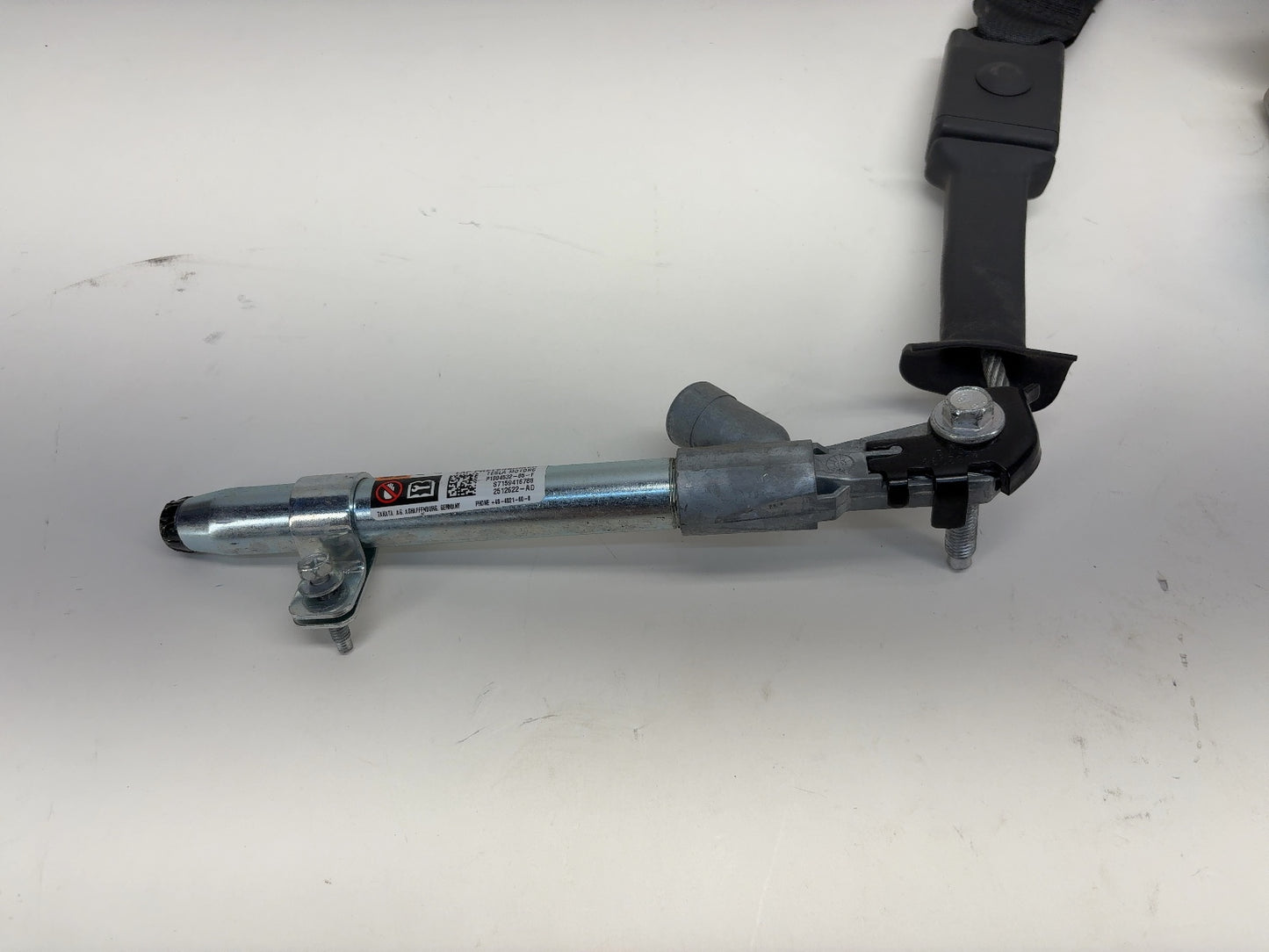 2017 Tesla Model X Front Right Seatbelt w Pretensioner 1036738-05-D