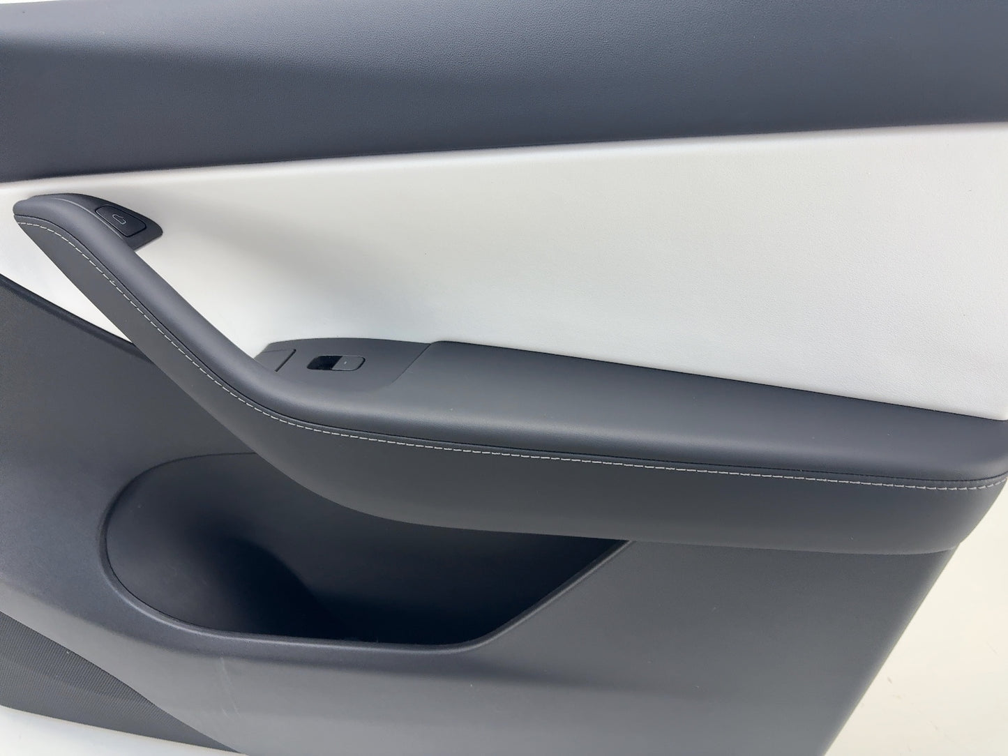 2022-2023 Tesla Model Y Front Right Door Panel 1997295-00-A