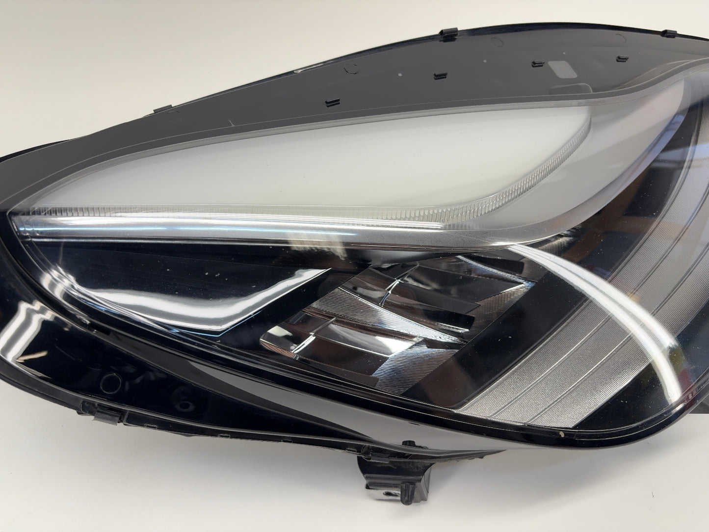 2021 Tesla Model Y Right Headlamp 1077372-00-K