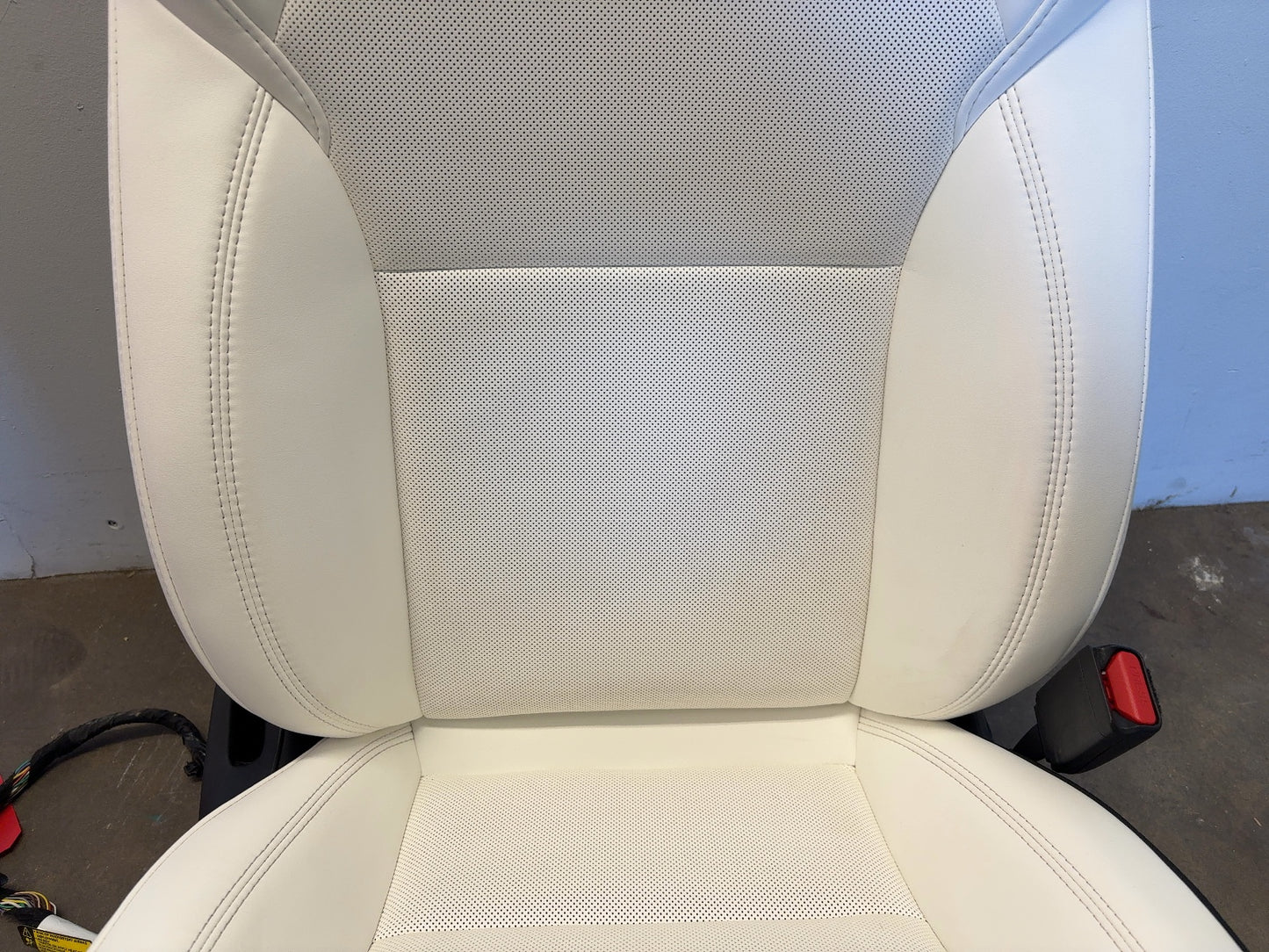2024 Tesla Model 3 Front Right Passenger Seat Assembly White 7754324-02-B