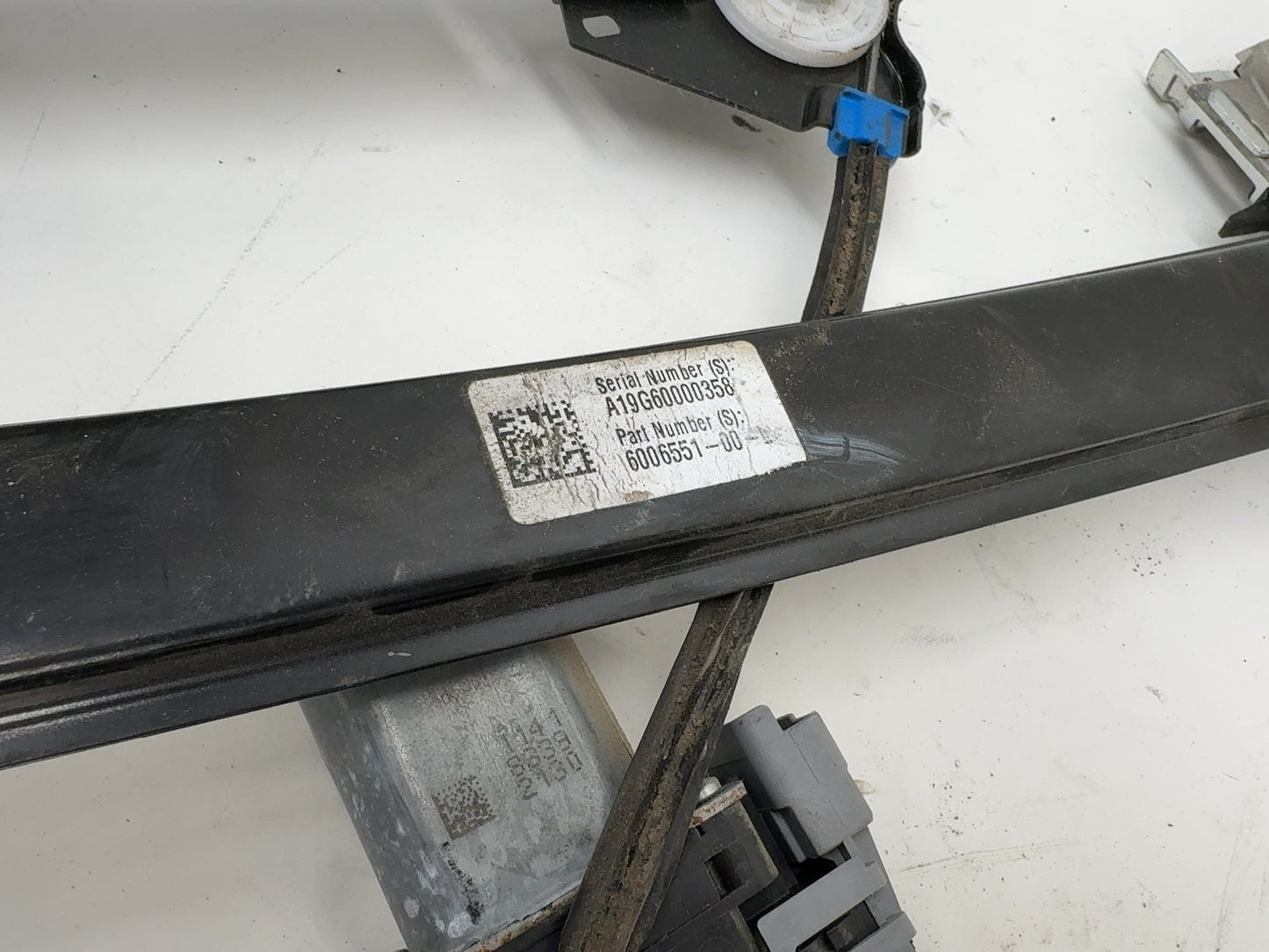 2012-2020 Tesla Model S Front Left Window Regulator 6006551-00-L