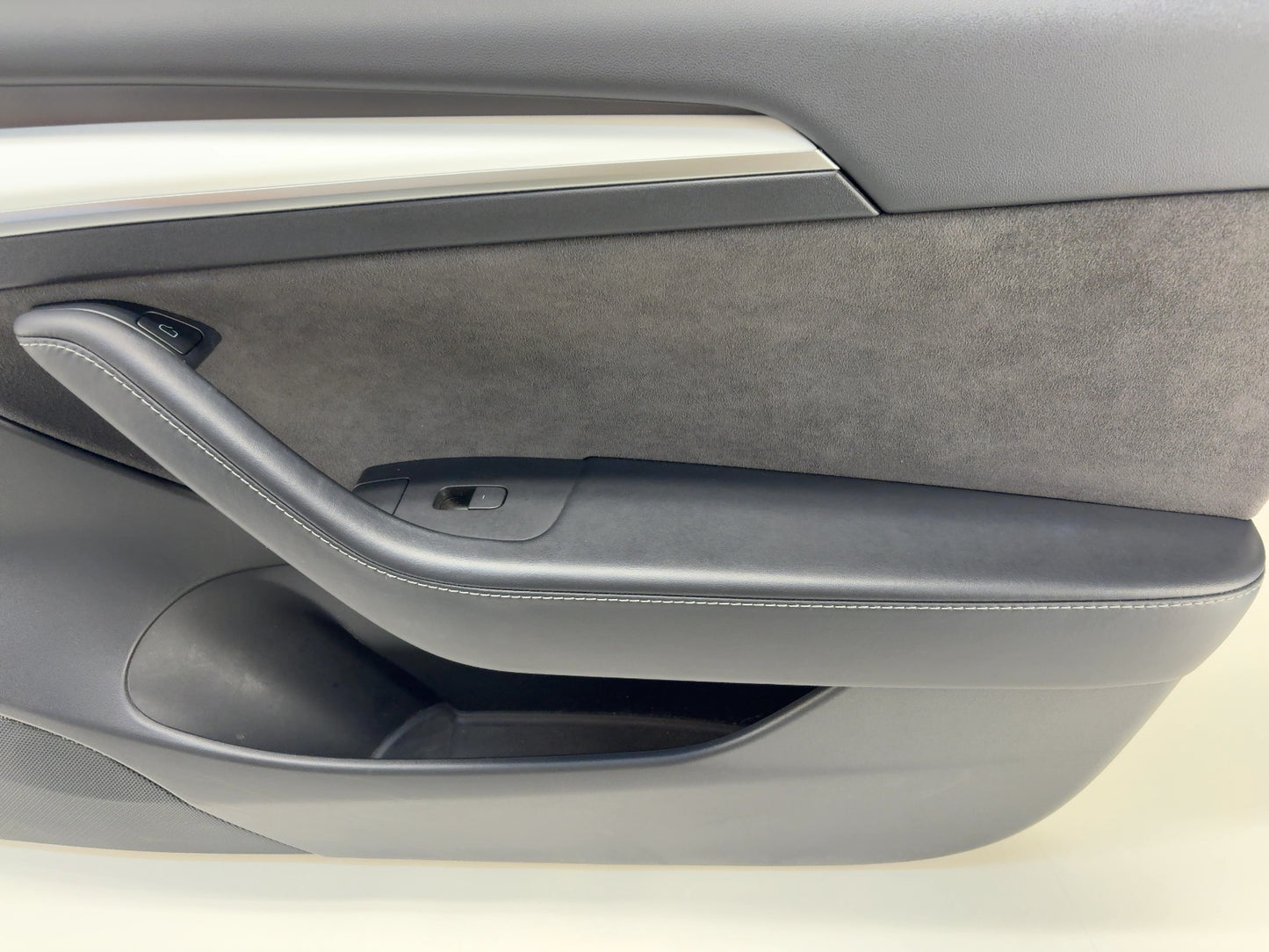 2021 Tesla Model 3 Front Right Door Panel 1588127-01-D