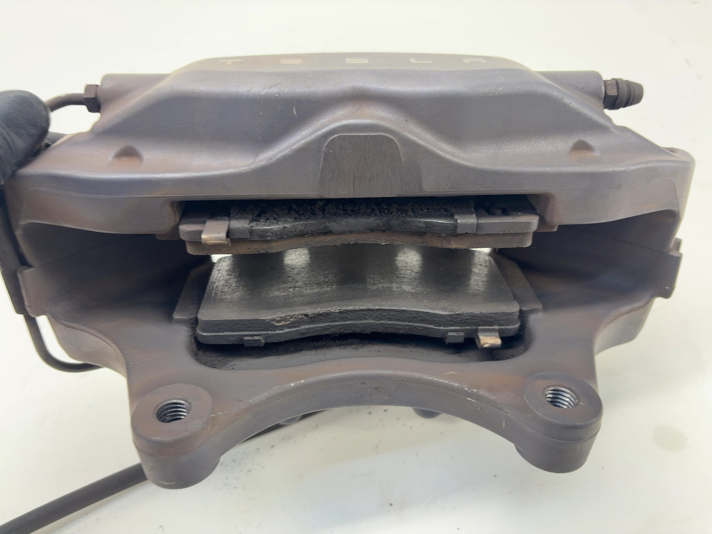 2015 Tesla Model S Front Brake Caliper Right 1042640-00-C