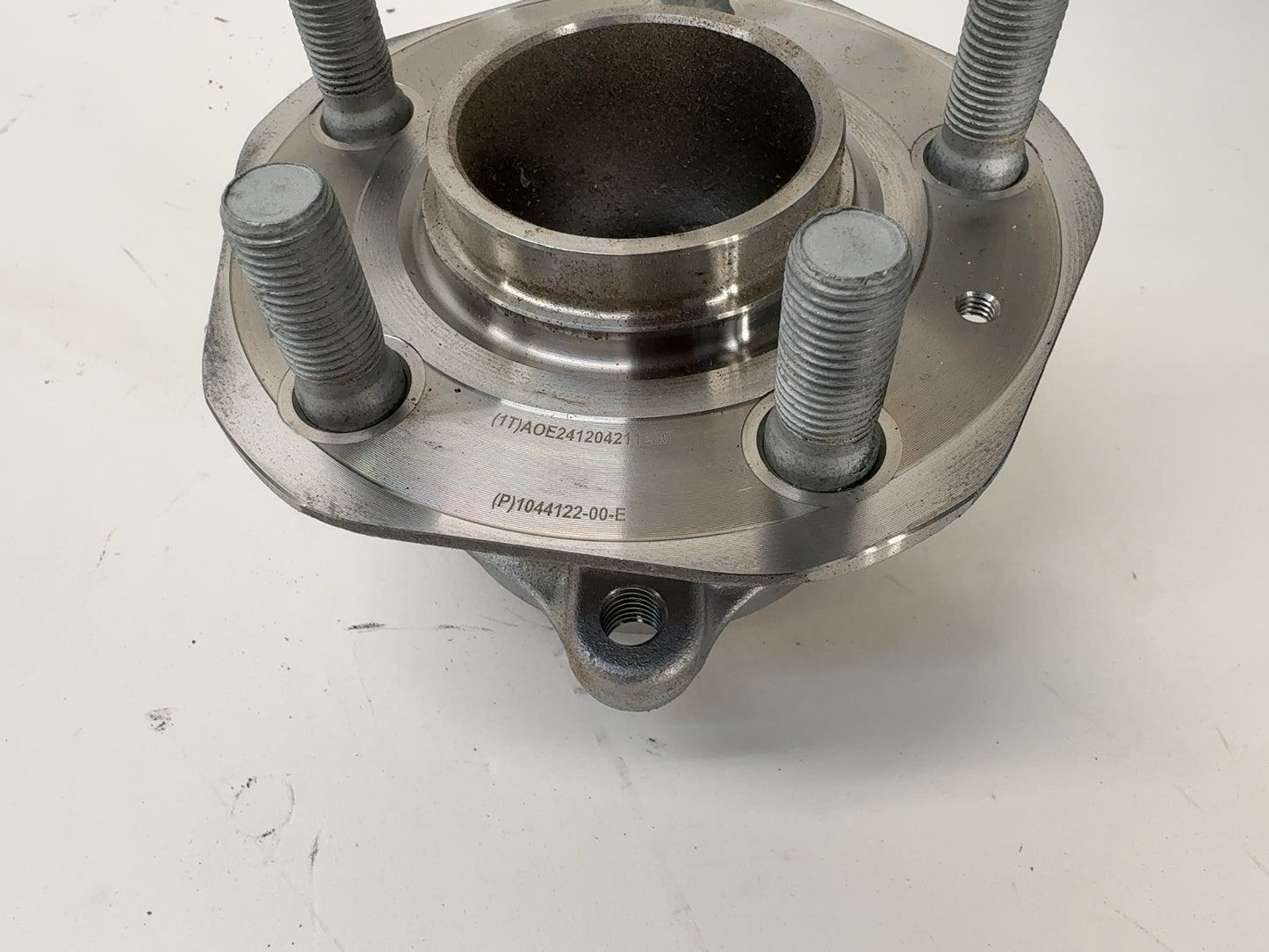 2025 Tesla Model 3 Highland Front Non Driven Hub 1044122-00-E