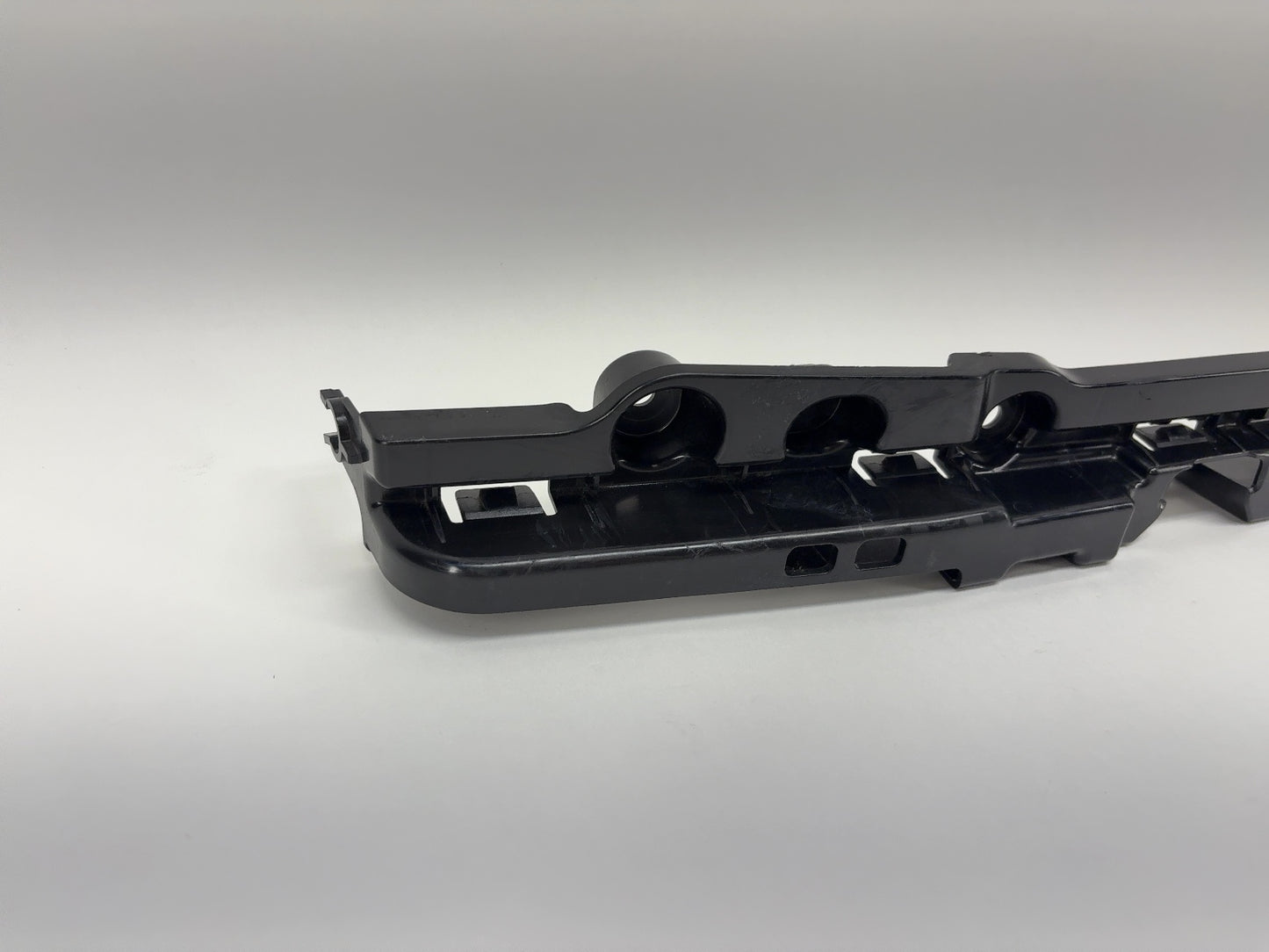 2026 Tesla Model Y Juniper Rear Bumper Center Bracket 1932600-00-B