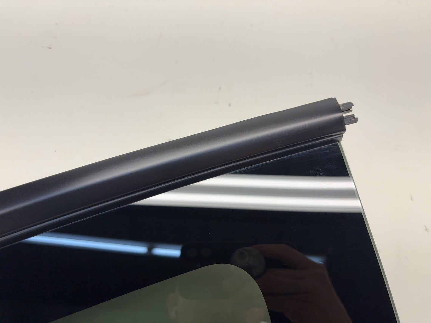 2025 Tesla Model Y Right Quarter Glass 1495741-00-J