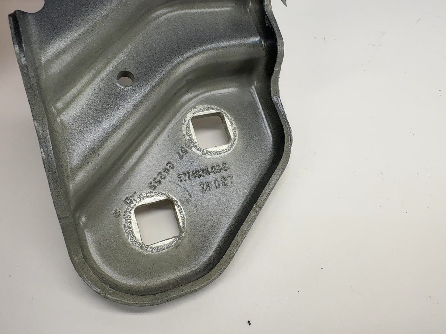 2025 Tesla Model 3 Highland Hood Hinge Right 1774936-00-B