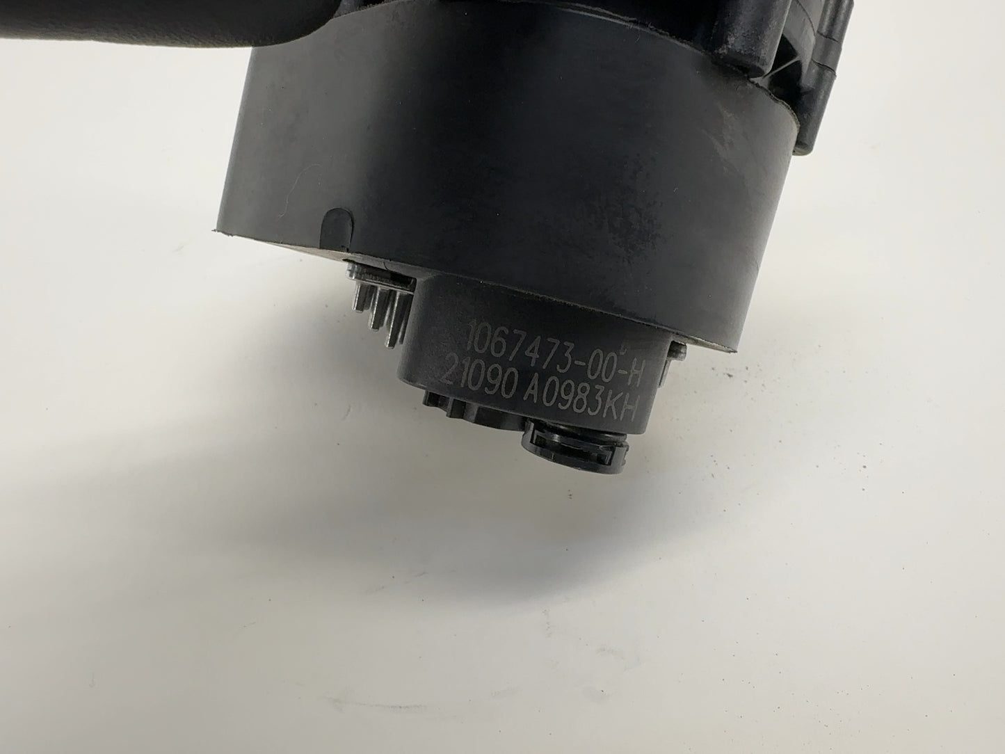 2015 Tesla Model S Coolant Pump 1067473-00-H