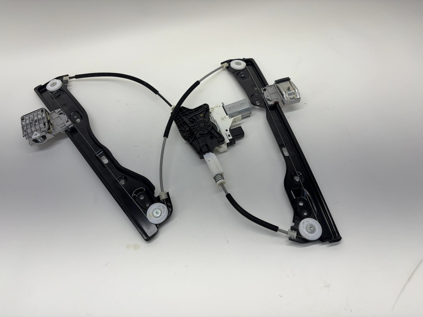 2026 Tesla Model Y Juniper Front Right Door Window Regulator 1987313-02-A