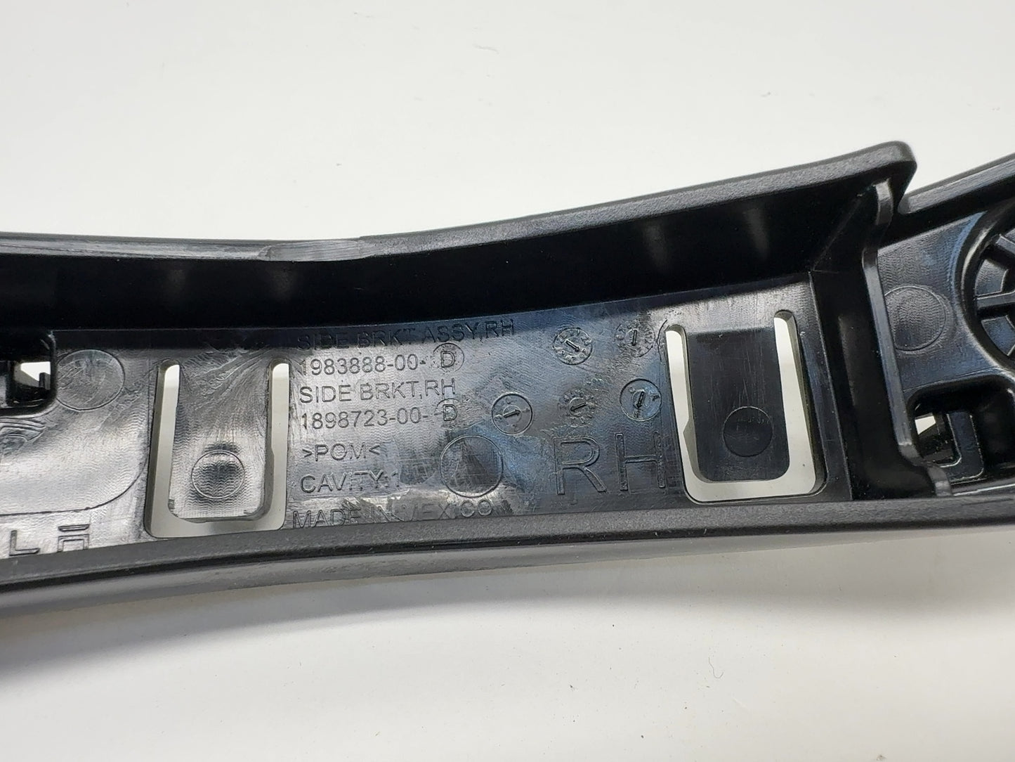 2026 Tesla Model Y Juniper Front Right Bumper Bracket 1983888-00-D