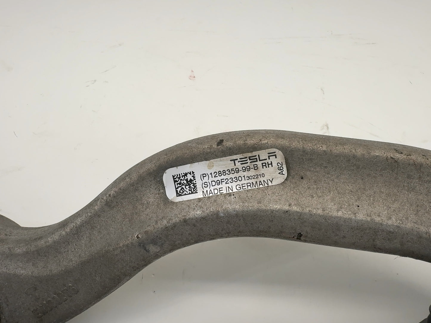 2023 Tesla Model Y Front Right Lower Control Arm Curved 1288359-99-B