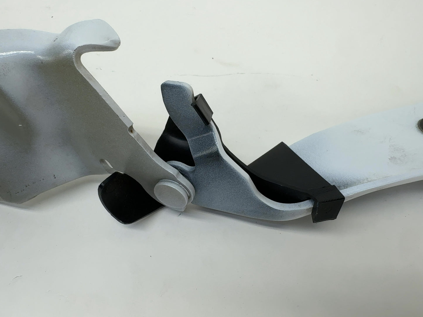2023 Tesla Model 3 Left Hood Hinge 1098792-00-D