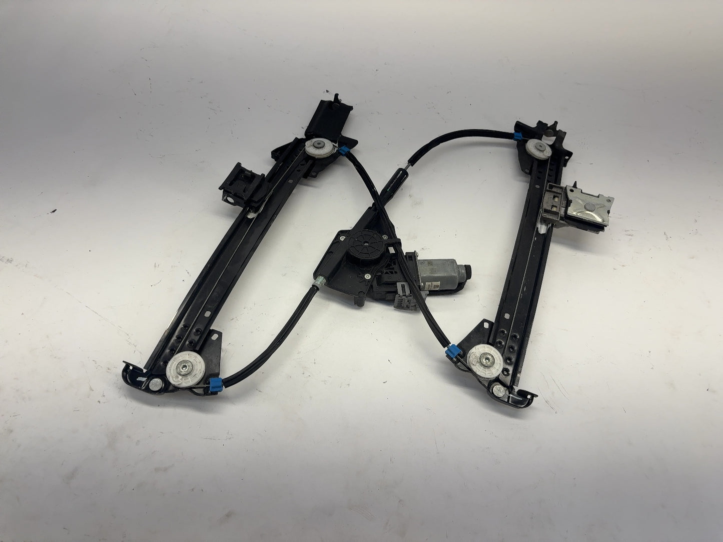 2019 Tesla Model S Regulator Rear Door Left 6006334-99-L
