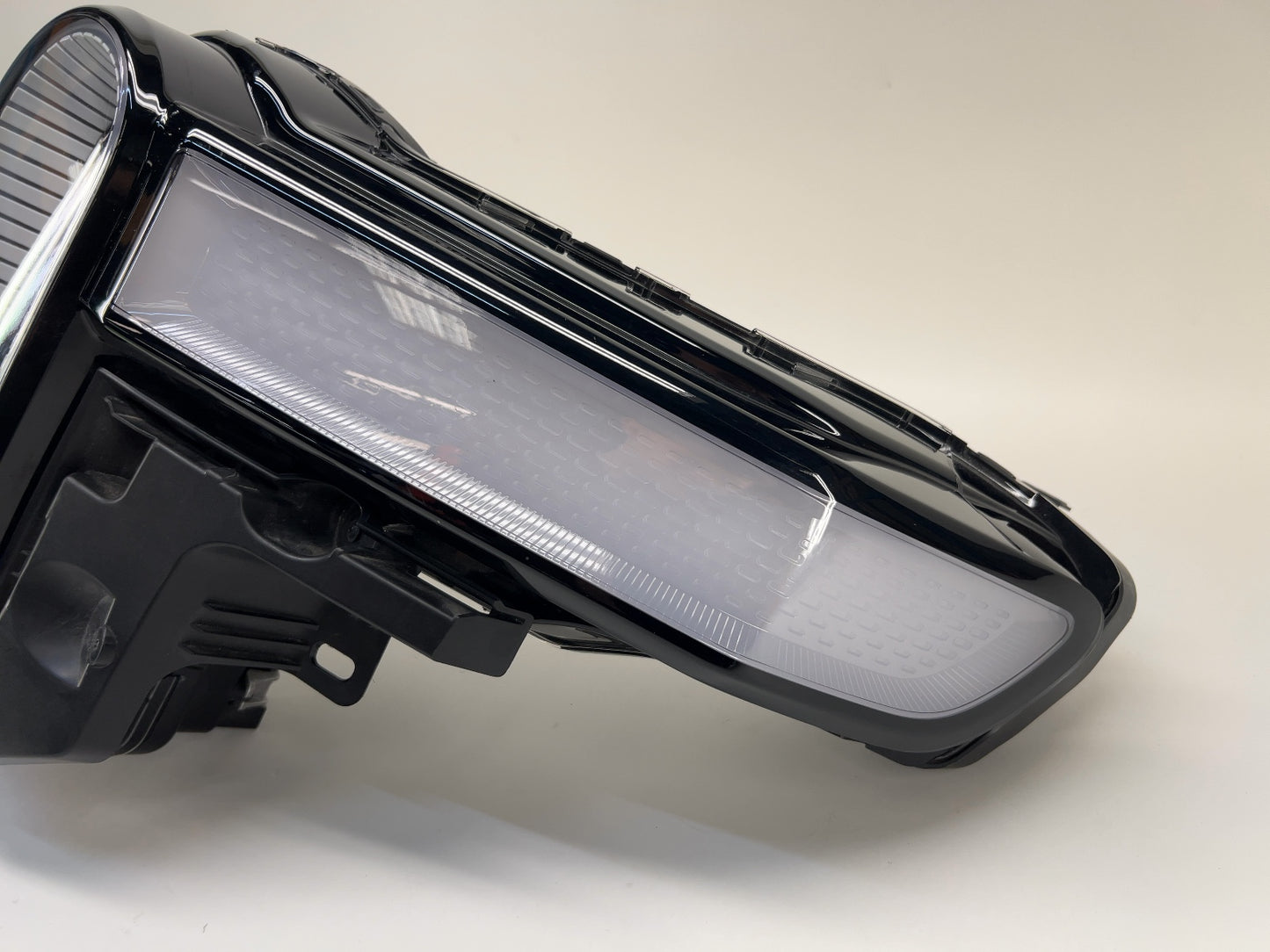 2022 Rivian R1T Left Headlamp Assembly PT00000465-L
