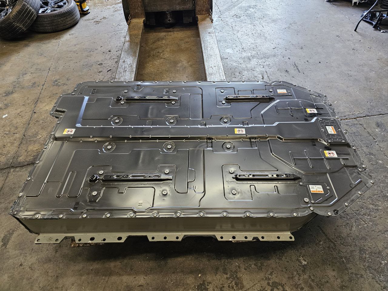 Rivian R1T Adventure Large Battery Pack