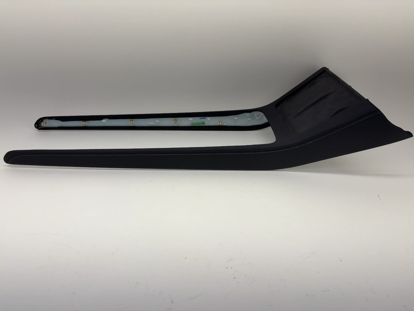 2025 Tesla Model Y Center Console 2.0 Trim 1755541-00-B