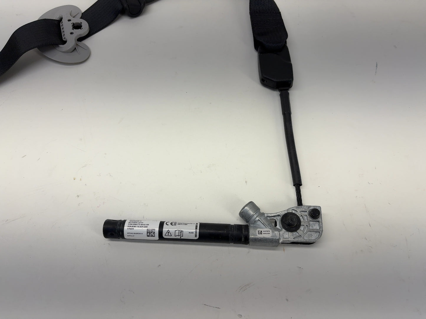2025 Tesla Model Y Front Right Seat belt w Pretensioner 1493783-01-D