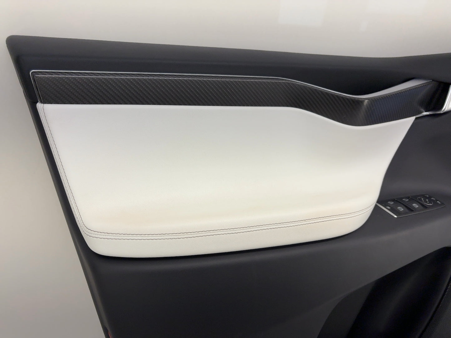 2018 Tesla Model X Front Left Door Panel White 1055327-18-L