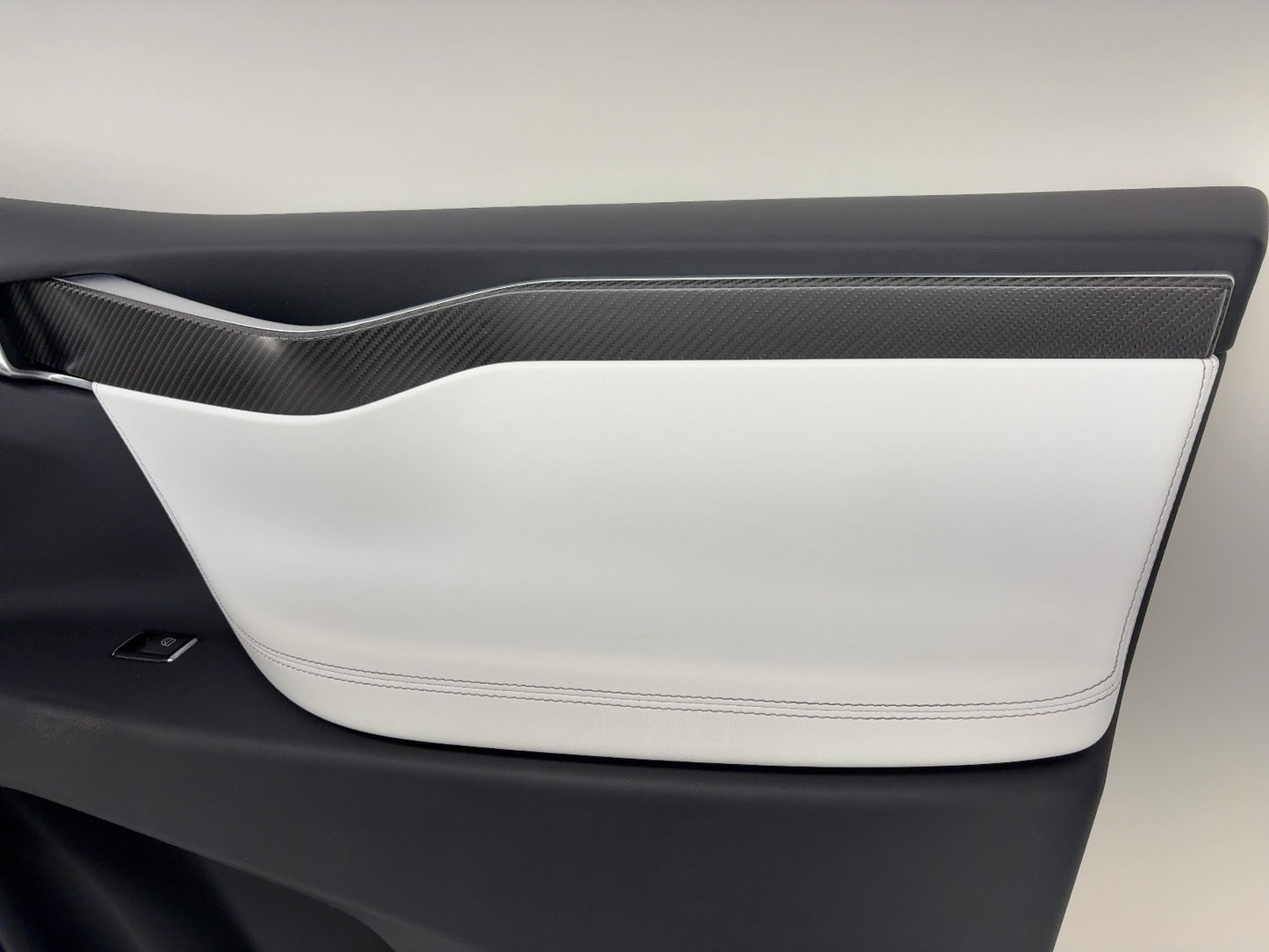 2018 Tesla Model X Front Right Door Panel White 1055483-18-M