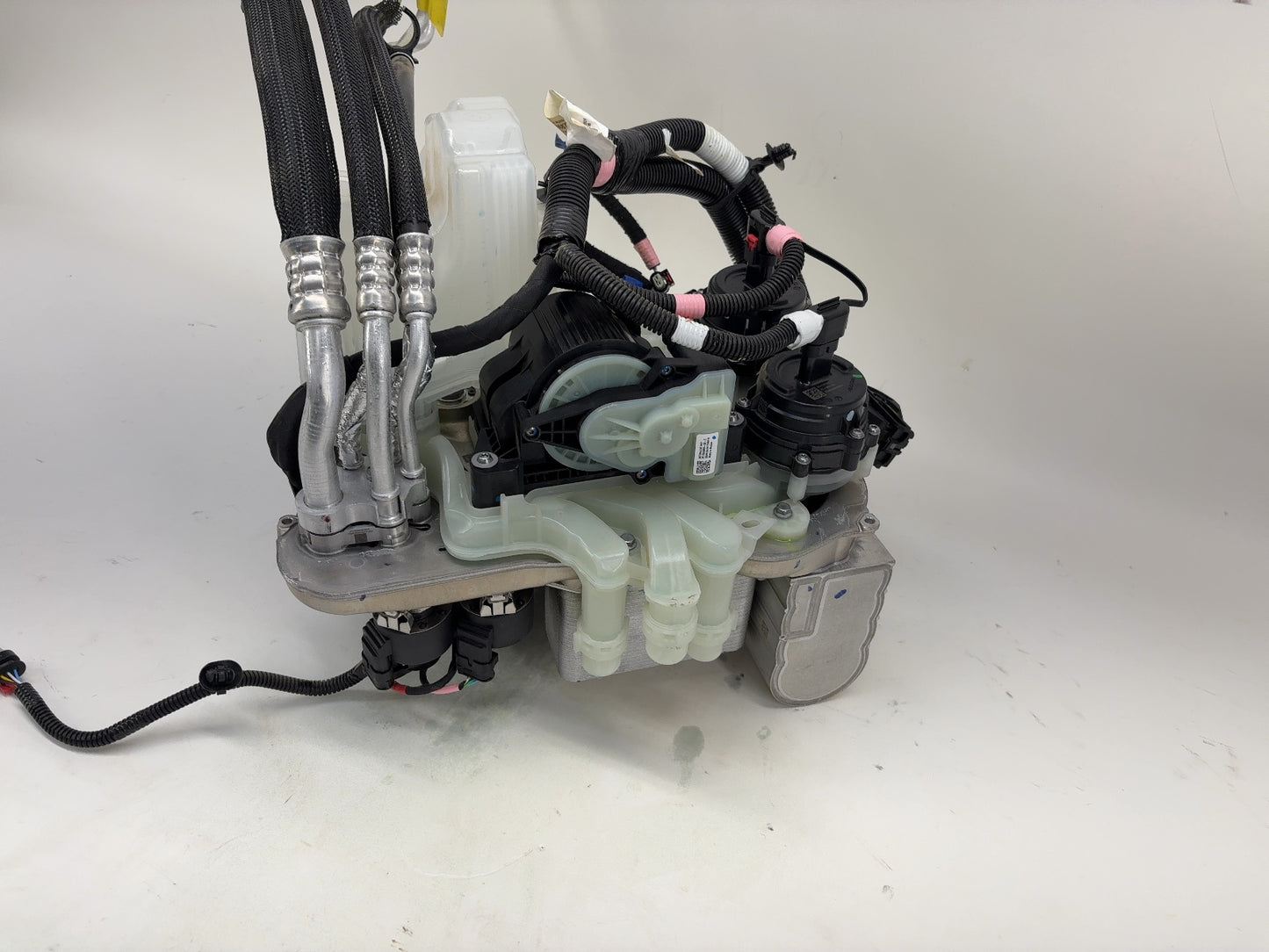 2025 Tesla Model Y Supermanifold Assembly 1547595-00-G