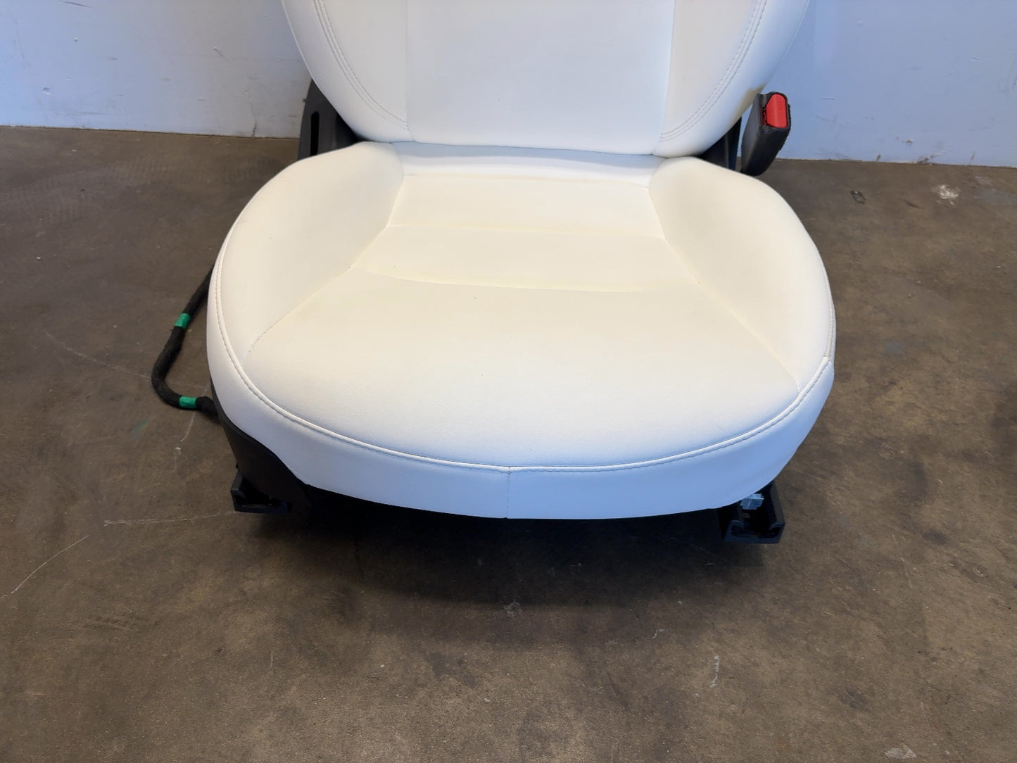 2021 Tesla Model Y Front Right Passenger Seat Assembly White 7654324-02-C
